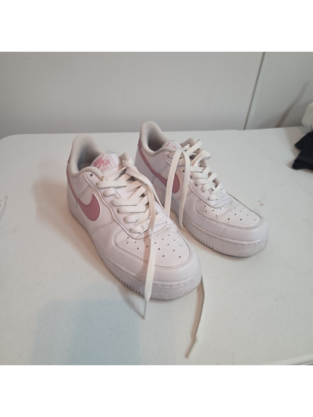 women's white & pink Nike Air Force 1 size 8